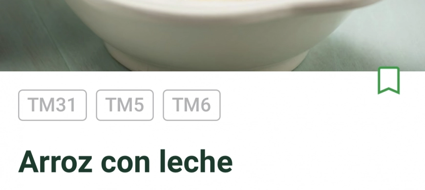 Menú zumo de frutas mermelada y ensalada templada